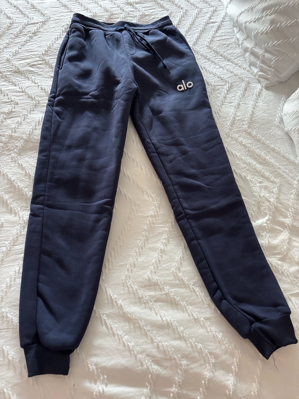 ALO Navy Joggers Size Medium Worn once $178 RETAIL - Picture 3 of 6